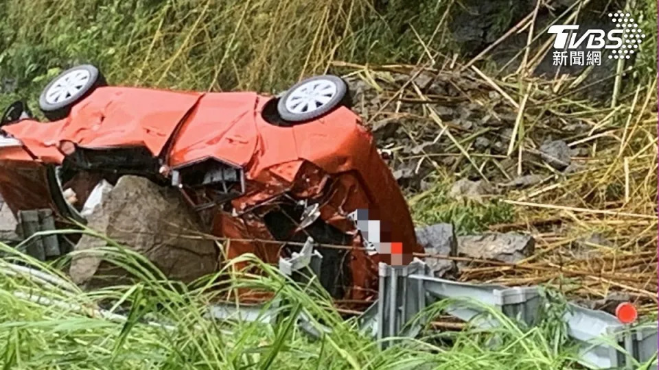 阿裡山林鐵班長遭巨石砸中。（圖／民眾提供）