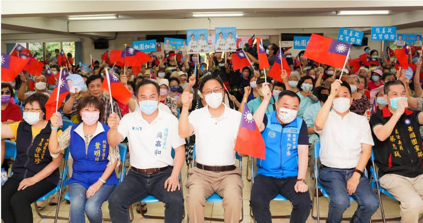 國民黨桃園市長參選人張善政選情看俏，讓黨內多位大老都很關心。（圖／張善政辦公室提供）