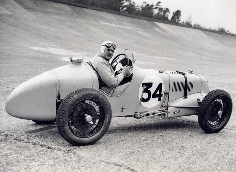 早在1930年MG便以Midget賽車擊敗當時強而有力的對手Bentley進而稱霸Brooklands 24小時耐力賽，而今更將由倫敦與伯明罕設計中心出發，以達成創廠百年時年銷百萬輛的宏大目標。