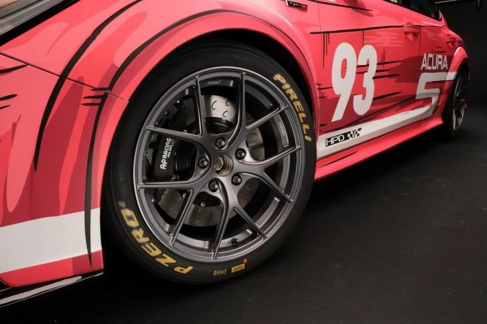 18吋鍛造輪圈搭配上AP Racing的煞車系統，將會帶來最好的操控表現。