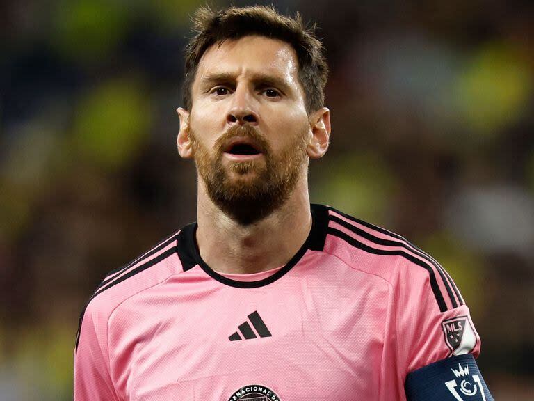 Lionel Messi volverá a jugar este sábado tras una ausencia prolongada que también lo dejó afuera de la selección