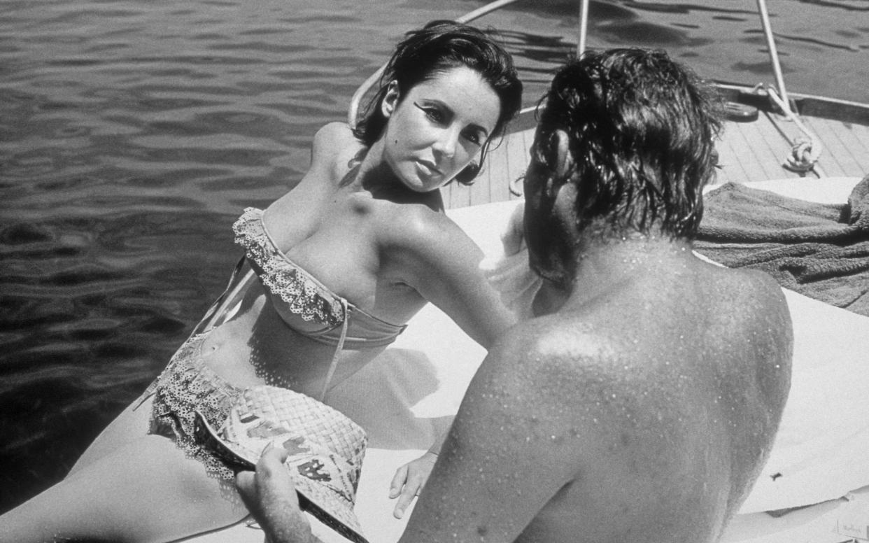 Elizabeth Taylor and Richard Burton on a boat off the island of Ischia in 1962 - By Estate of Bert Stern/GETTY - MANDATORY