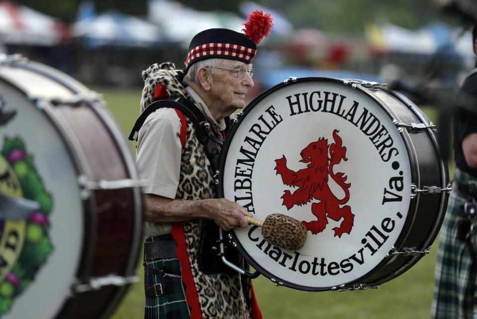 <p>Die Hochland-Spiele in Linville, North Carolina, sind eröffnet. Mit einer feierlichen Zeremonie wurden die 63. Grandfather Mountain Highland Games eingeläutet. (Bild: AP Photo/Chuck Burton) </p>