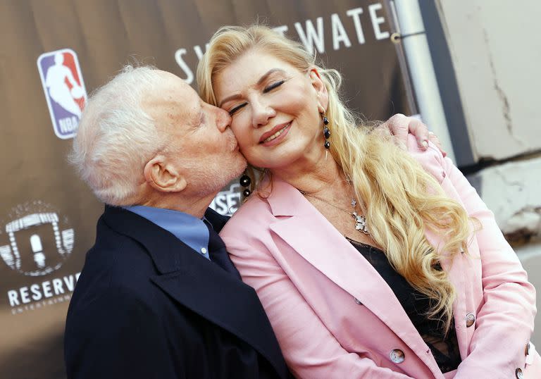 Richard Dreyfuss y su esposa, Svetlana Erokhin, a los besos en la premiere de Sweetwater