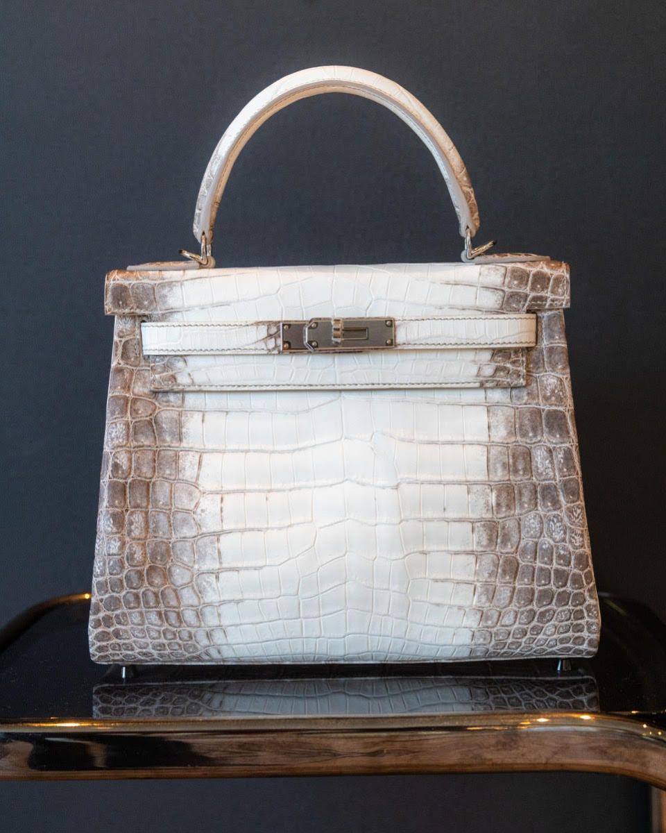 Diese Himalayan Kelly ist eine seltene Version der beliebten Hermès-Handtasche. Die verfügbare Version hat keine Diamantbeschläge, die die Kundin von Nicole Pollard Bayme wollte, und ist ein etwas anderes Modell als die gewünschte Birkin. - Copyright: Courtesy of Nicolle Pollard