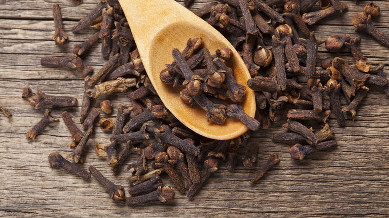 cloves on spoon and table