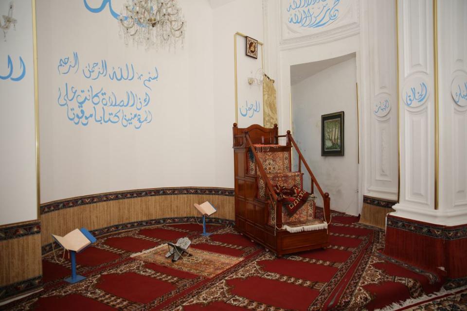 The main prayer hall in Palermo’s mosque. <span class="inline-image-credit">(Francesco Malavolta for Quartz)</span>