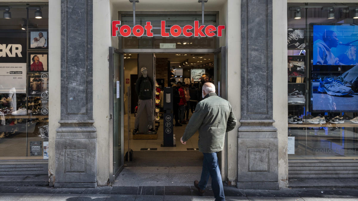 Foot Locker looks to play up the store experience – The Mercury