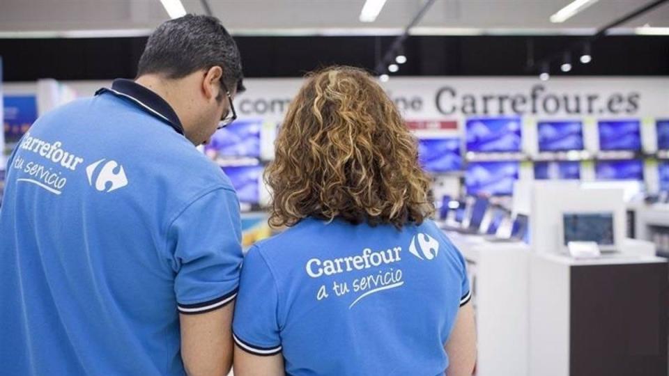 Un cajero de Carrefour puede cobrar por mes hasta 672.000 pesos por mes más adicionales.