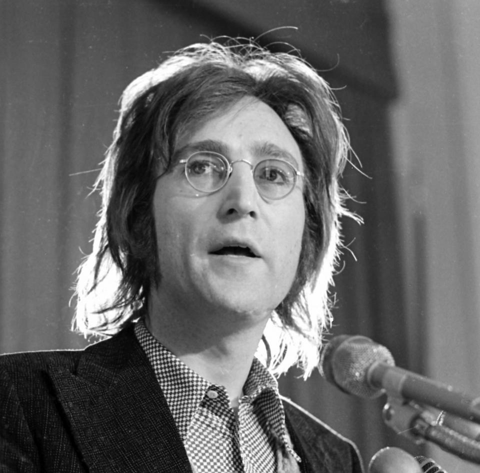 John Lennon a New York, 12 maggio 1972. (AP Photo/Ron Frehm)