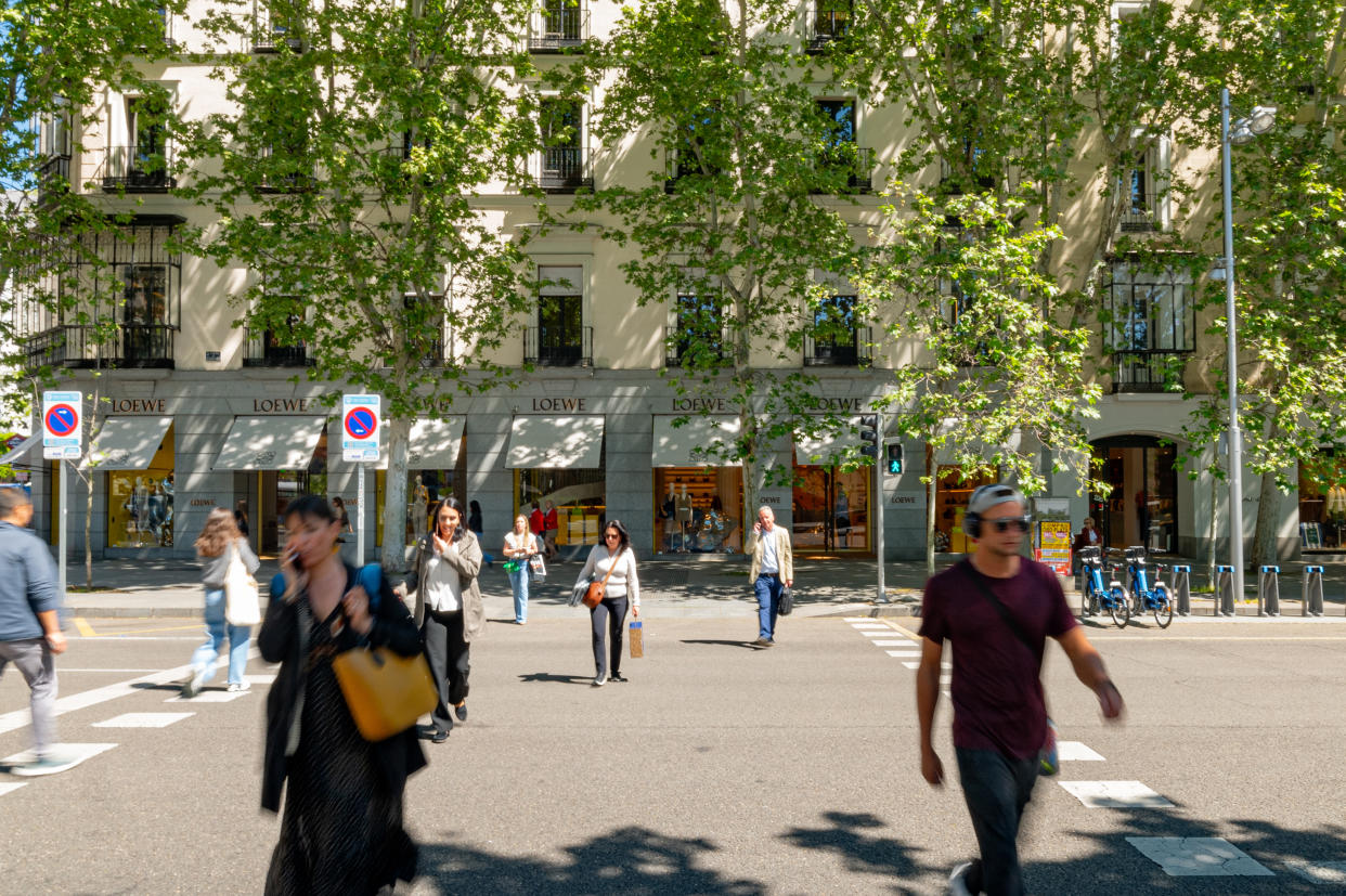 La plaza Monastiraki es una gran atracción turística de Atenas. El turismo ha colaborado a reforzar la economía de Grecia y otros países del sur de Europa. (Hilary Swift/The New York Times)