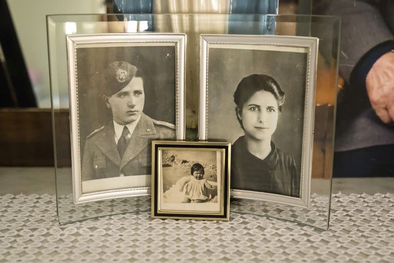 Fotos de un joven Antonio Brundu, el residente de mayor edad de Perdasdefogu