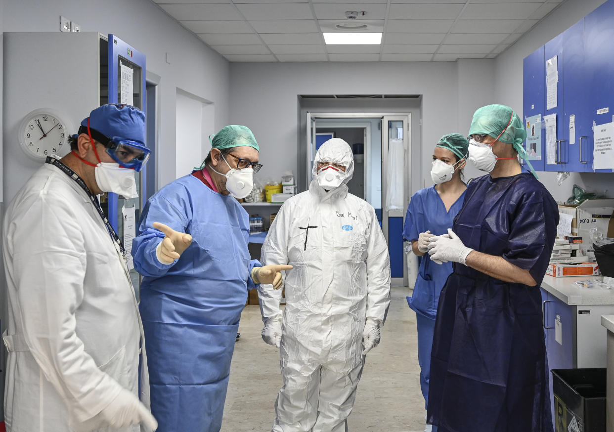 CATANIA, ITALY - APRIL 04: Don Mario Torracca, chaplain of the Cannizzaro hospital (C) together with doctors and nurses on April 4, 2020 in Catania, Italy. Italy continues it's lockdown to help constrain spread of coronavirus (COVID-19). (Photo by Fabrizio Villa/Getty Images)