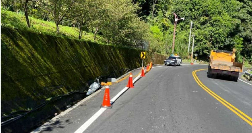 南投縣仁愛鄉山區今日上午發生一起死亡車禍，16歲陳姓騎士頭部受重創，當場死亡。（圖／民眾提供）