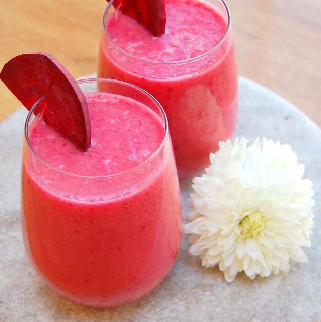 healthy and delicious beat smoothie (vegan and vegetarian recipes for the fourth of july)