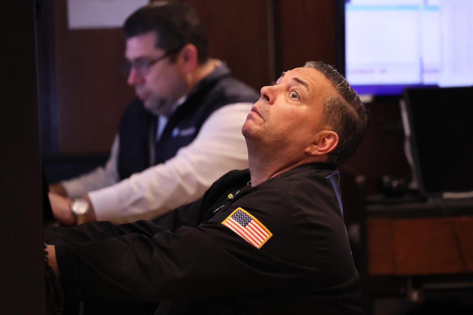 NEW YORK, NEW YORK - JULY 18: Traders work on the floor of the New York Stock Exchange during afternoon trading on July 18, 2023 in New York City. Stocks closed slightly high today with the Dow Jones closing over 300 points for its seventh straight day of gains and the longest winning streak since March of 2021, amid better than expected corporate earnings. (Photo by Michael M. Santiago/Getty Images)