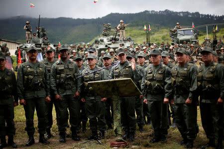 Venezuela's Defense Minister Vladimir Padrino Lopez (C) gestures during a news conference. REUTERS/Andres Martinez Casares