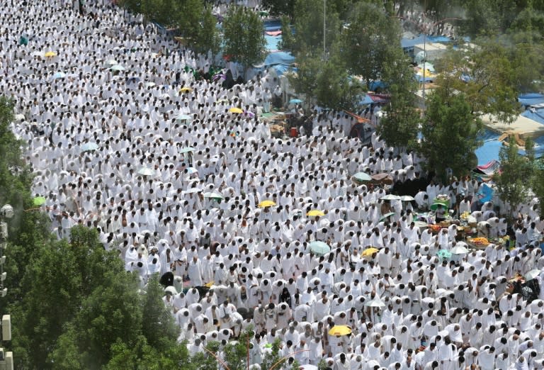 Muslim worshippers gather for the noon prayer at Namirah mosque near Mount Arafat on August 31, 2017, ahead of the climax of hajj pilgrimage