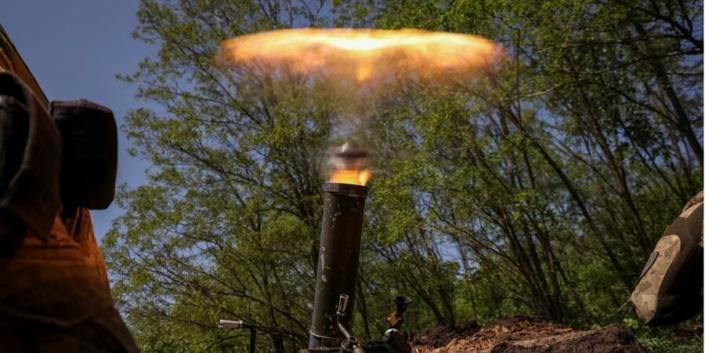 Ukrainian military fire a mortar near Bakhmut, May 18, 2023