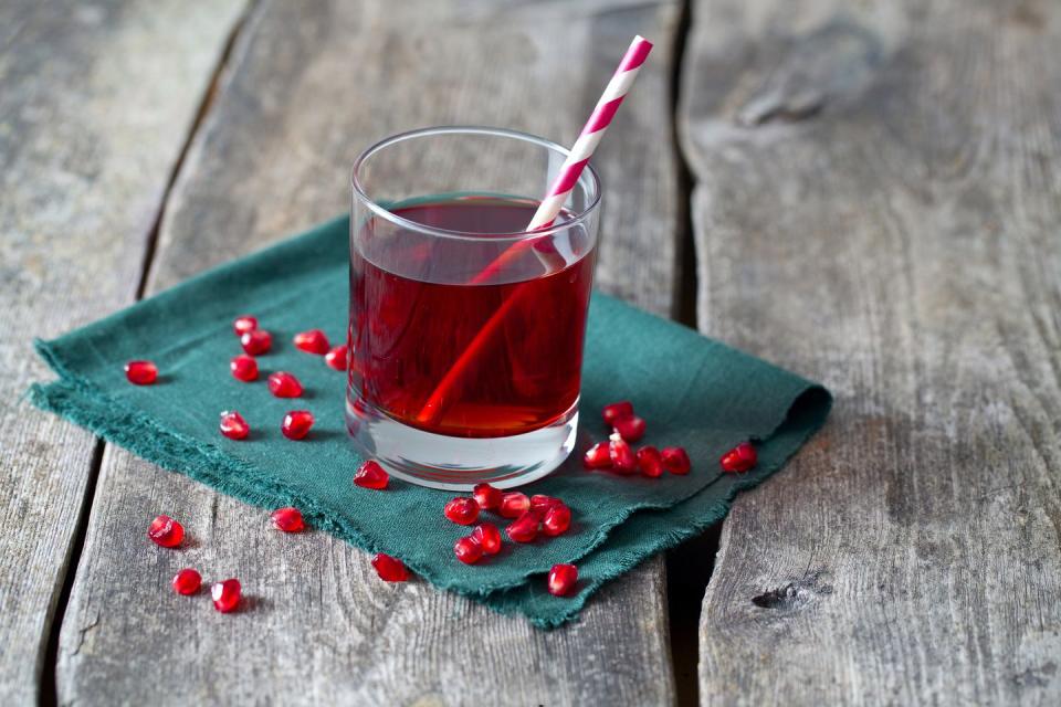 <p><strong><strong><strong><strong><strong><strong><strong><strong><strong><strong>Quantity:</strong></strong></strong></strong></strong></strong></strong></strong></strong> </strong>1/2 cup pomegranate juice</p><p><strong>Per serving:</strong> 67 calories, 0 g protein, 16.5 g carbs, 0 g fat</p>