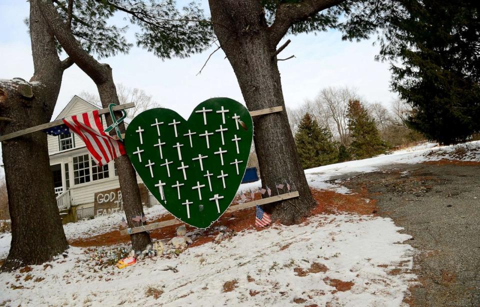 PHOTO: A memorial to victims of last year's Sandy Hook elementary school victims is seen in front of a house in Newtown, Connecticut, Dec. 13, 2013. (Emmanuel Dunand/AFP via Getty Images, FILE)