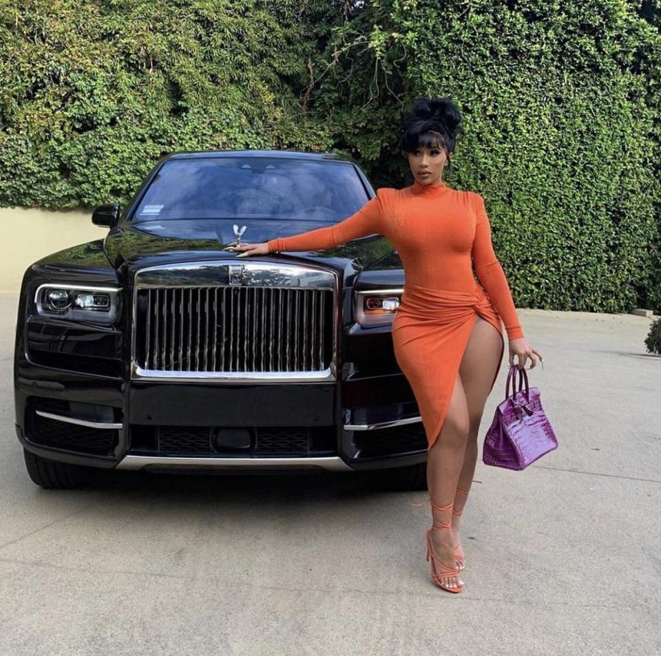 Cardi B成名後愛炫耀旗下名車。