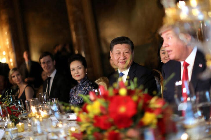 Imagen de archivo del presidente chino, Xi Jinping, durante una cenna ofrecida por su par estadounidense Donald Trump en Mar-a-Lago, West Palm Beach, Florida, EEUU.
