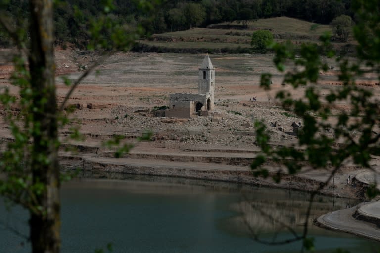 España, afectada por la sequía, se prepara para una ola de calor temprana