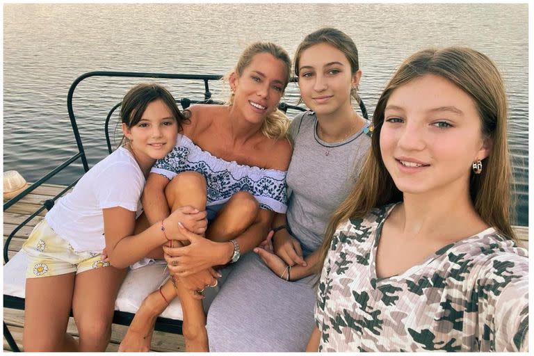 Nicole Neumann con sus hijas Indiana, Allegra y Sienna, frutos de su relación con Fabián Cubero (Foto: Instagram @nikitaneumannoficial)