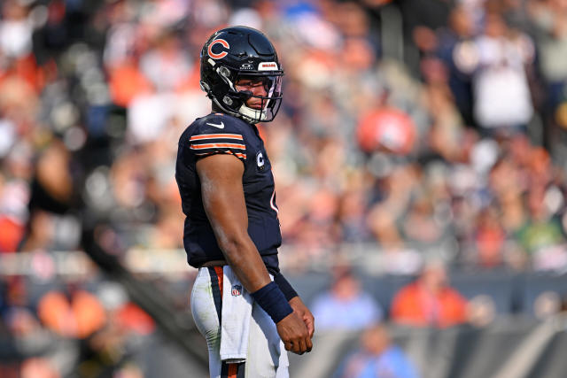 Bears QB Justin Fields knows something has to change: 'Not playing like  myself'