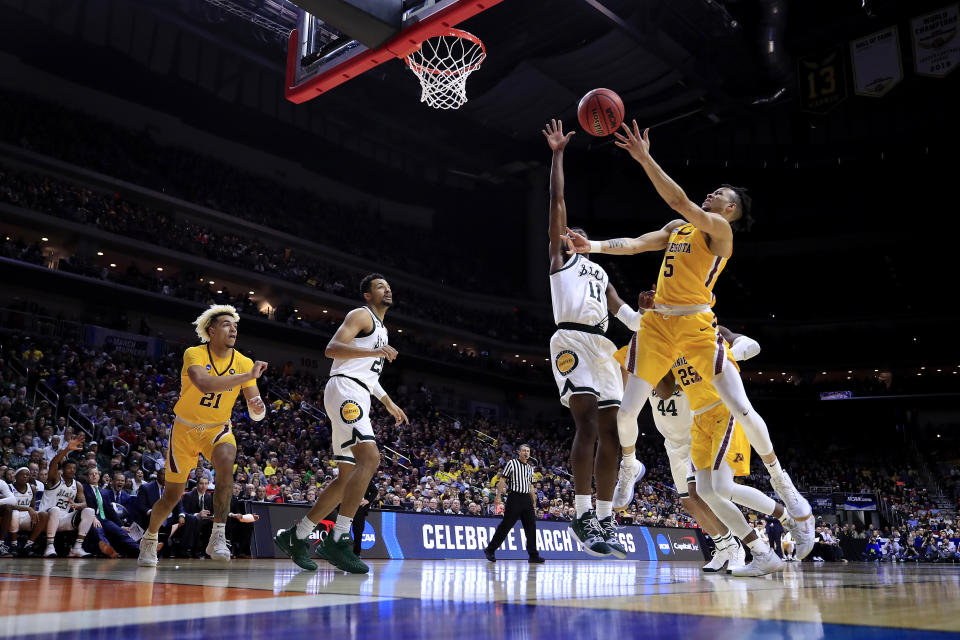 <p>Amir Coffey #5 of the Minnesota Golden Gophers shoots the ball against Aaron Henry #11 of the Michigan State Spartans during the first half in the second round game of the 2019 NCAA Men’s Basketball Tournament at Wells Fargo Arena on March 23, 2019 in Des Moines, Iowa. (Photo by Andy Lyons/Getty Images) </p>