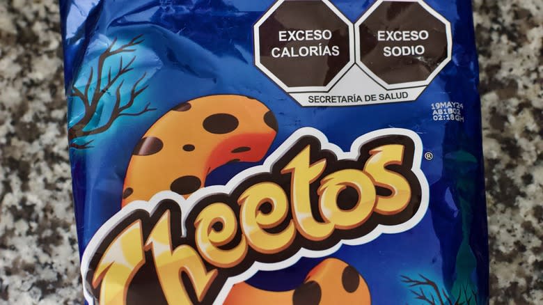 Food warning labels on Mexican Cheetos