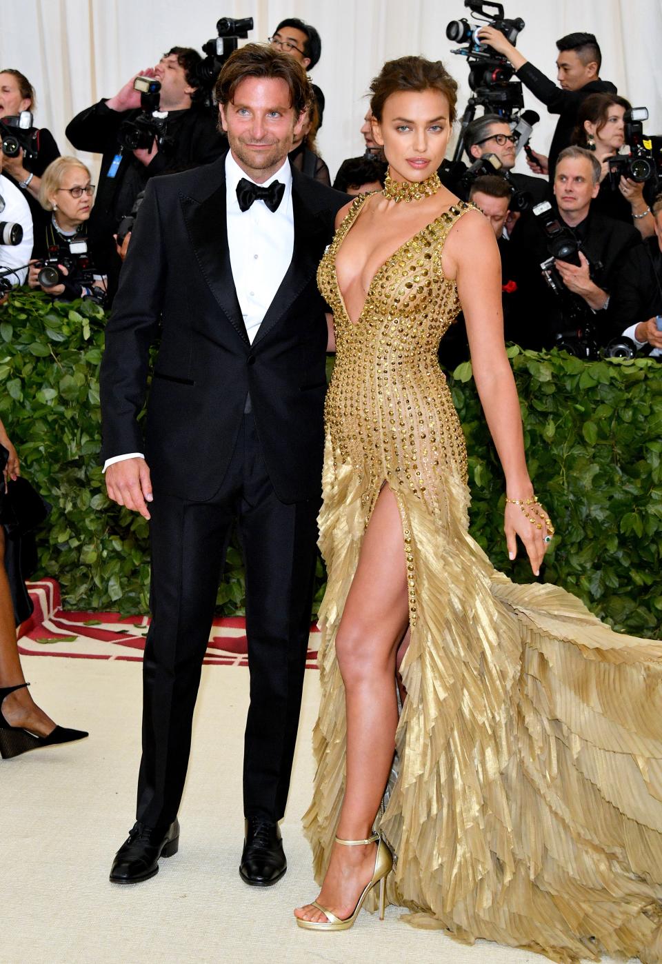 <h1 class="title">Bradley Cooper in Tom Ford and Irina Shayk in Versace</h1><cite class="credit">Photo: Getty Images</cite>