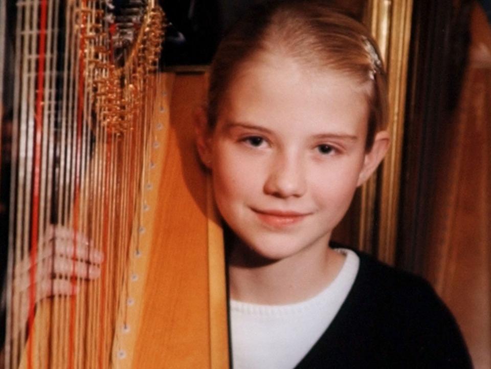 Elizabeth Smart plays the harp at the age of 14