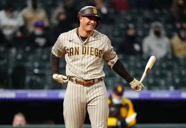 VIDEO: Manny Machado looses cool, destroys Padres' cooler in epic