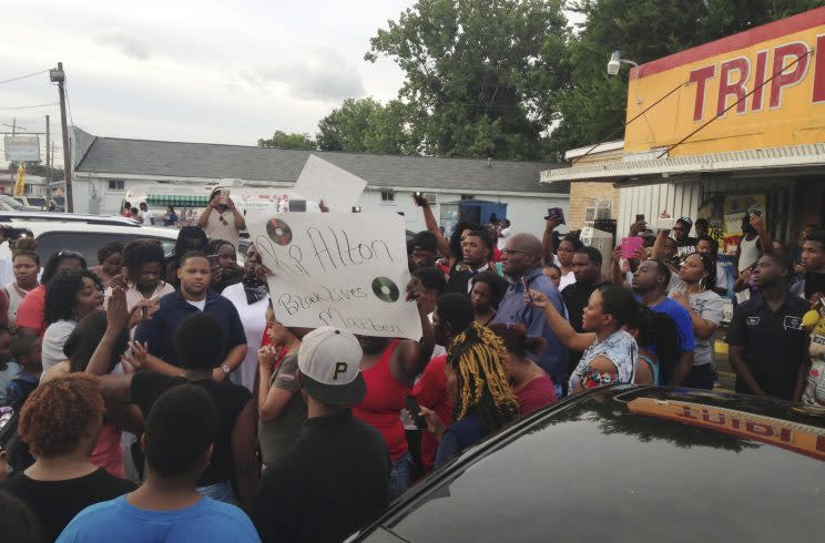 People protest after Alton Sterling, 37, was shot and killed during an altercation with two Baton Rouge police officers in Baton Rouge, Louisiana, U.S. on July 5, 2016. (Photo: Bryn Stole/Reuters)