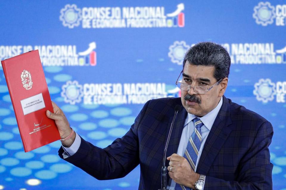 Foto de archivo del gobernante Nicolás Maduro de Venezuela, durante una conferencia de prensa en La Guaira, el 21 de septiembre de 2023.