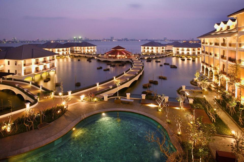  (InterContinental West Lake Hanoi)