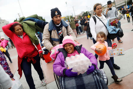 Members of a caravan of migrants from Central America enter the United States border and customs facility, where they are expected to apply for asylum, in Tijuana, Mexico May 1, 2018. REUTERS/Edgard Garrido