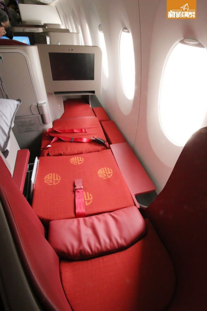 飛長途機旅客更可以180度平躺瞓覺！
