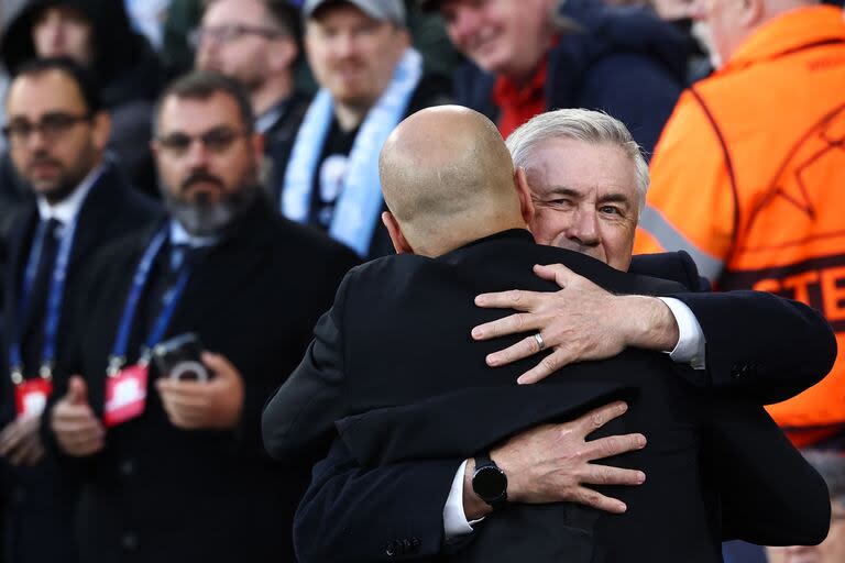 Ancelotti y Pep se saludan antes del 1-1 con 4-3 en los penales en Inglaterra; 