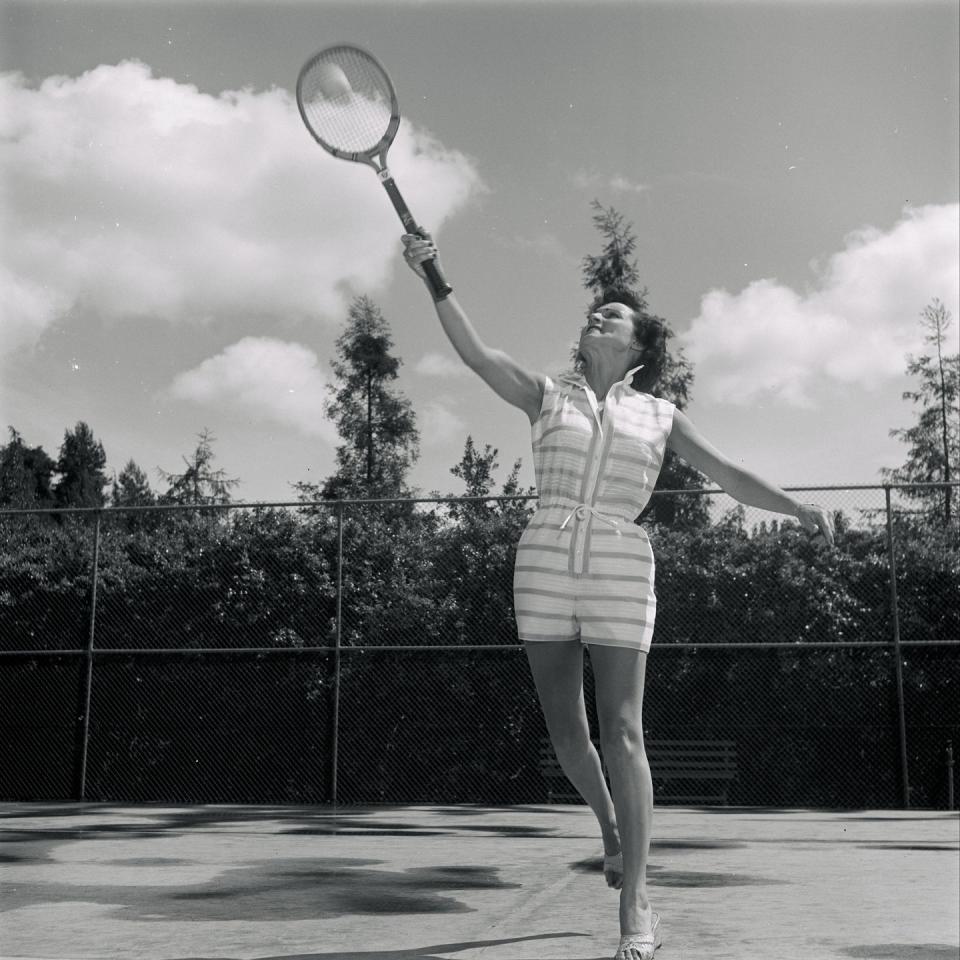 40 Vintage Photos of Celebrities Playing Sports