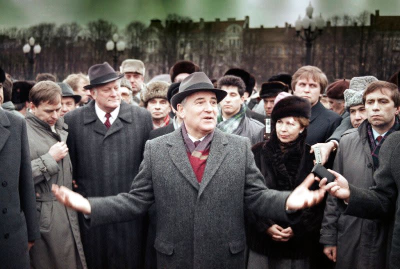 ▲蘇聯末代領導人戈巴契夫（Mikhail Gorbachev）於周二（8/30）逝世，曾促成冷戰終結、蘇聯解體的他不僅曾拉下歐洲鐵幕，如今政治明星的矛盾一生也跟著落幕。（圖／美聯社／達志影像）