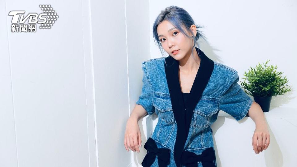 夏子薇23歲自立門戶成立「薇波爐工作室」當老闆。（圖／TVBS）