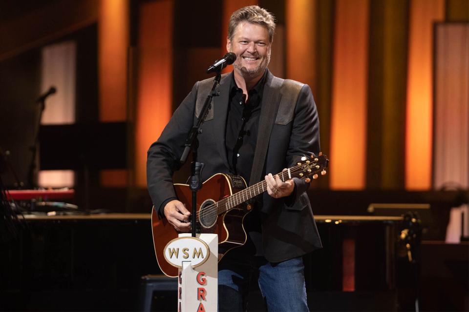 Gwen Stefani Joins Blake Shelton During His Grand Ole Opry Performance