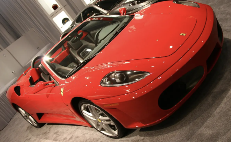 Messi besitzt einen Ferrari F430 Spyder. - Copyright:  Getty/Victor Malafronte