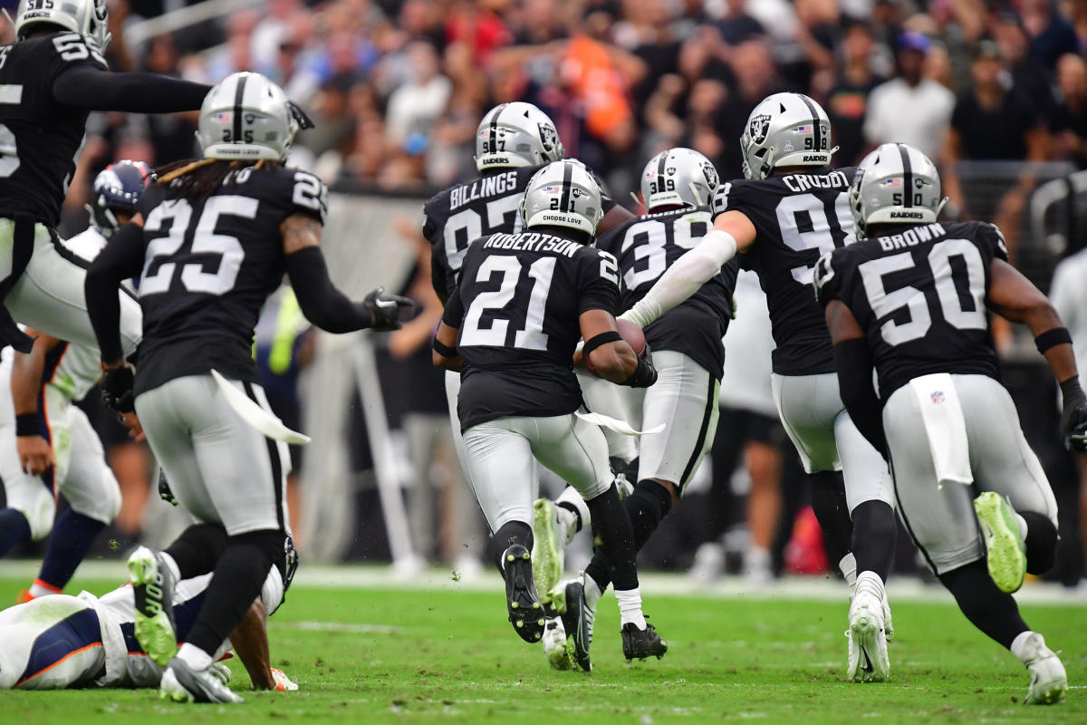 Jacobs, defense lead Raiders to 1st win, 32-23 over Broncos - The San Diego  Union-Tribune