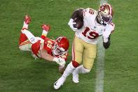 MIAMI, FLORIDA - FEBRUARY 02: Deebo Samuel #19 of the San Francisco 49ers runs with the ball against the Kansas City Chiefs during the third quarter in Super Bowl LIV at Hard Rock Stadium on February 02, 2020 in Miami, Florida. (Photo by Elsa/Getty Images)