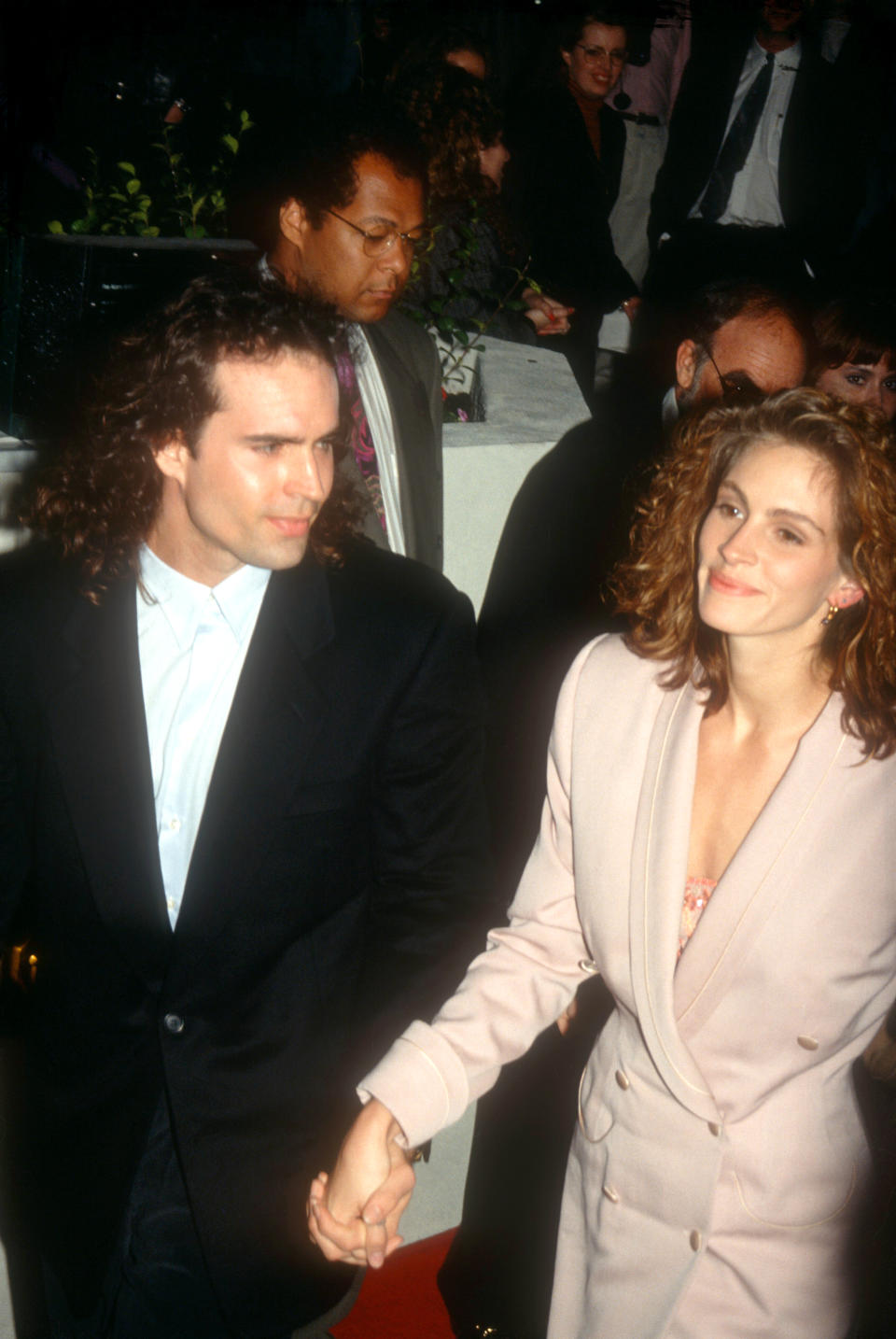 LOS ANGELES, CA - 1993:  Actor Jason Patric and girlfriend actress Julia Roberts arrive at an event circa 1993 in Los Angeles, California.  (Photo by Ron Davis/Getty Images)