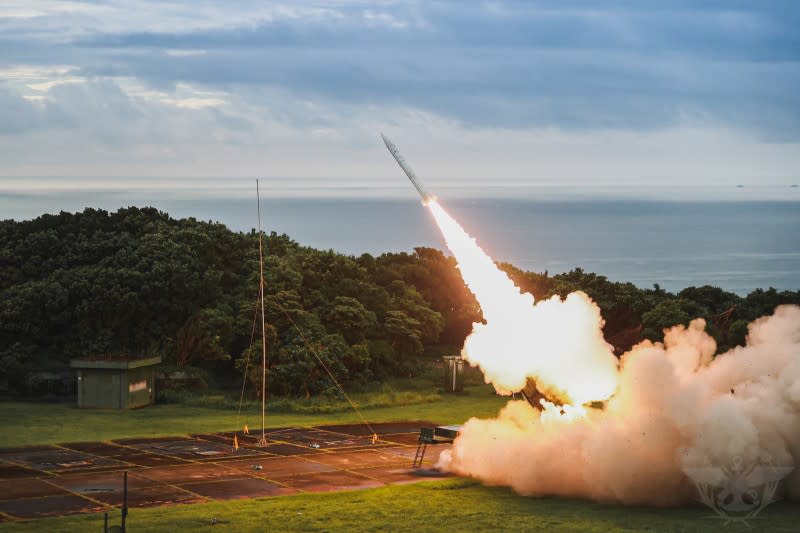 20220527-空軍防空部發射天弓一型飛彈。（海軍司令部提供）